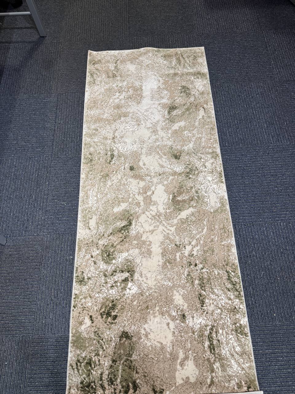 H6217 Runner Rug